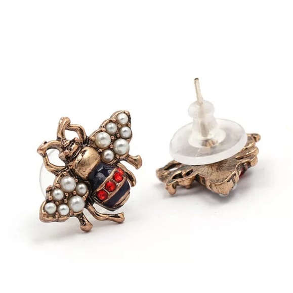 Adorable Bee Earrings Fashion Studs - Picture 2 of 6